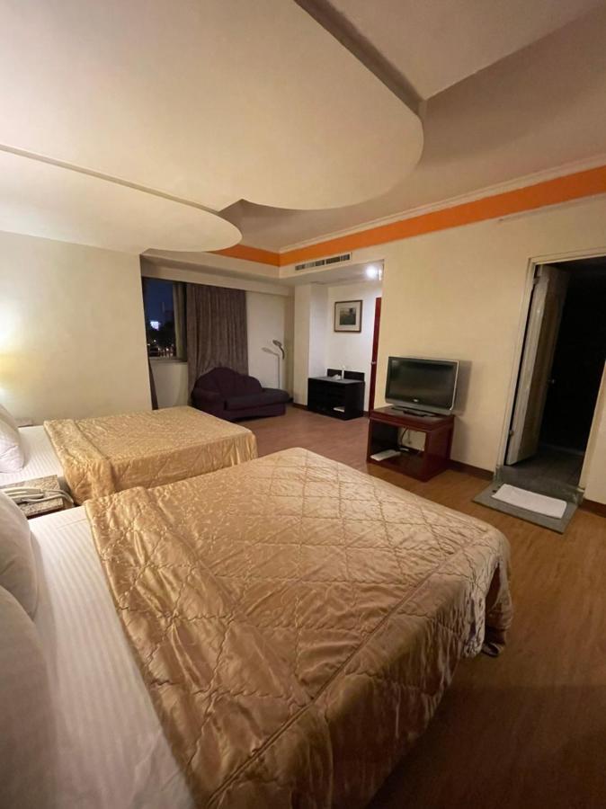 Family Hotel - Linsen Tainan Buitenkant foto