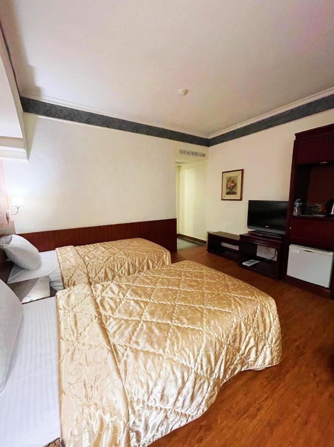 Family Hotel - Linsen Tainan Buitenkant foto
