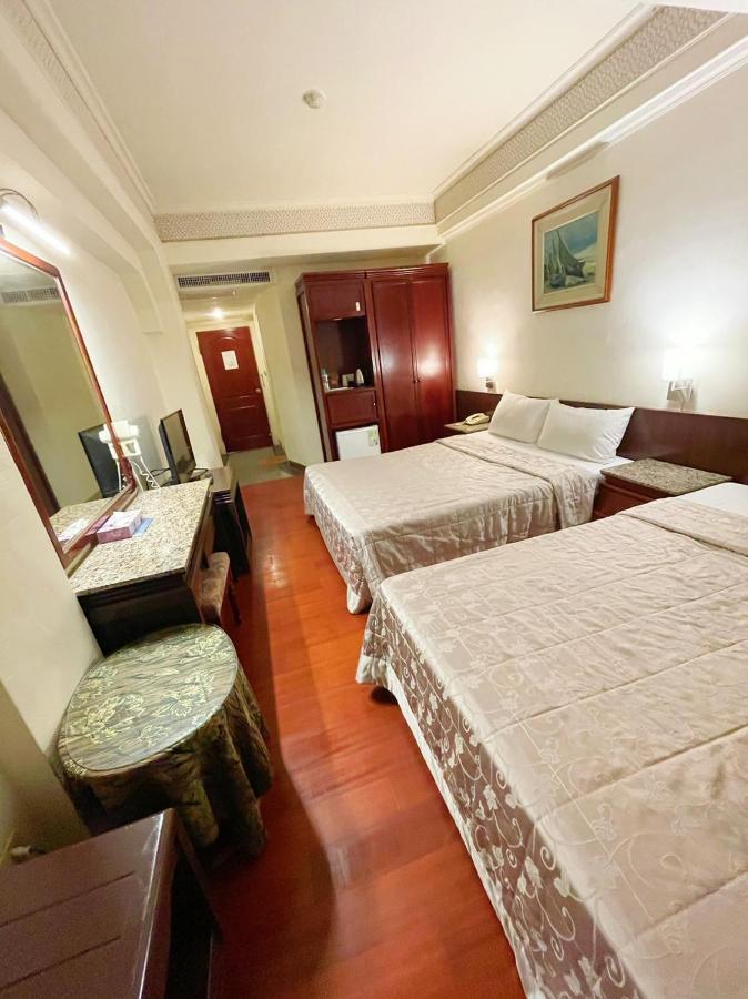 Family Hotel - Linsen Tainan Buitenkant foto