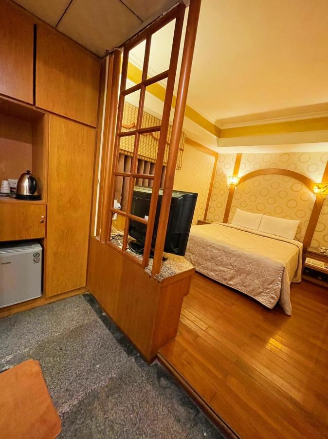 Family Hotel - Linsen Tainan Buitenkant foto