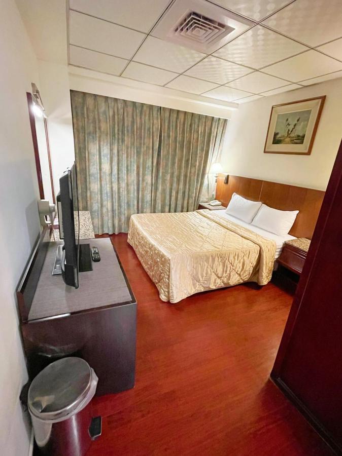 Family Hotel - Linsen Tainan Buitenkant foto