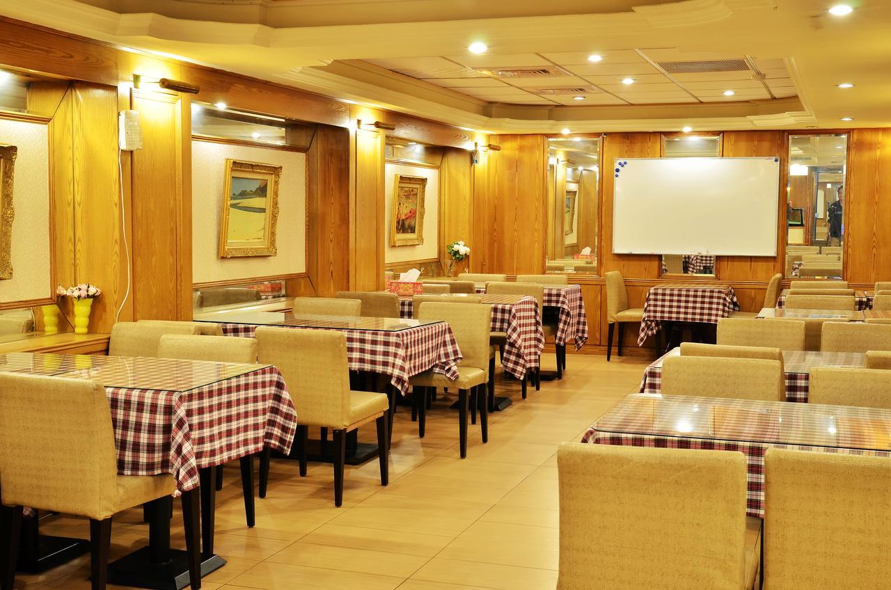 Family Hotel - Linsen Tainan Buitenkant foto