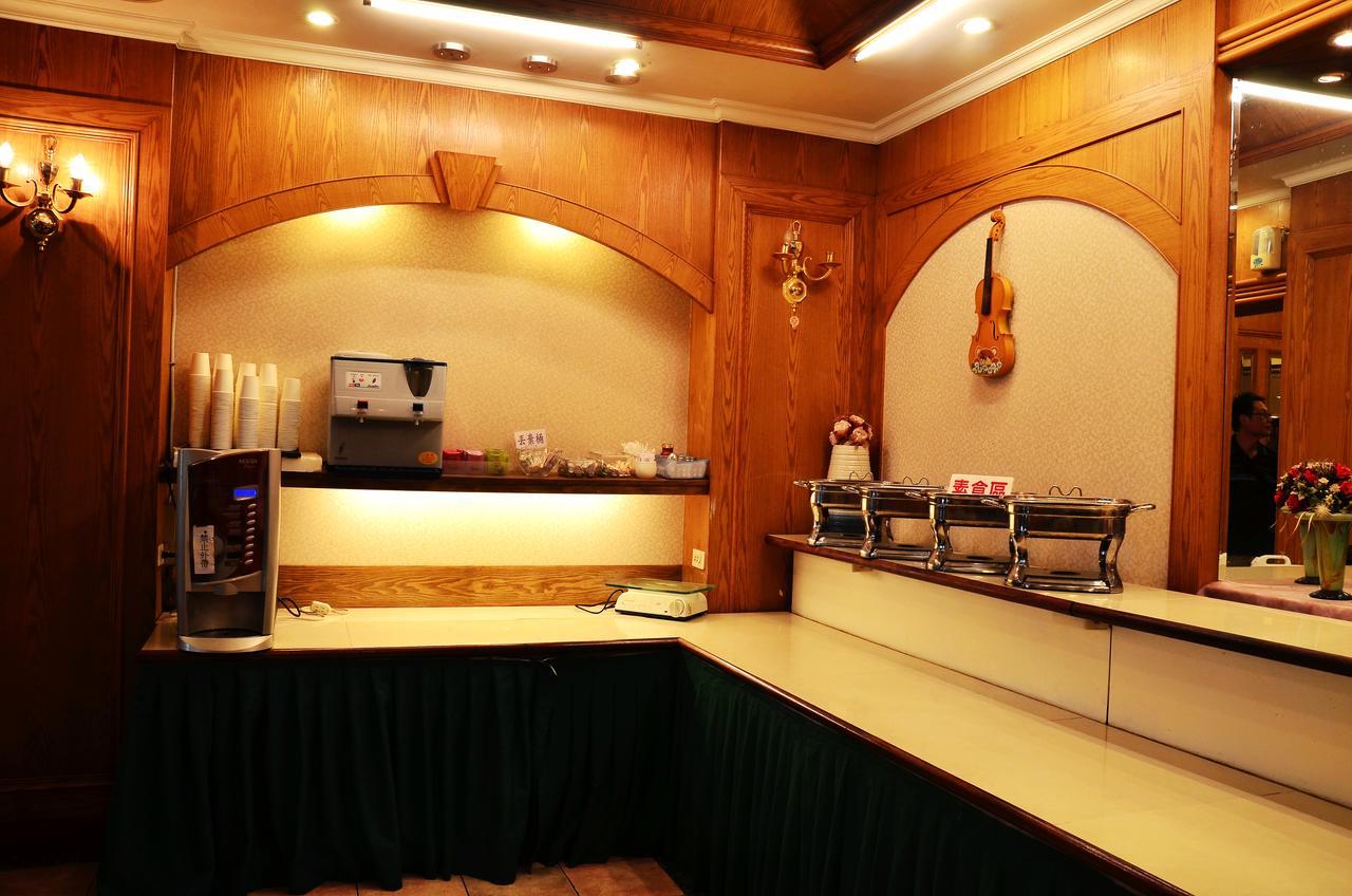 Family Hotel - Linsen Tainan Buitenkant foto