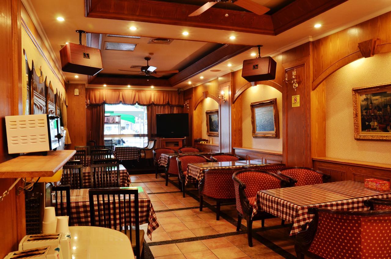 Family Hotel - Linsen Tainan Buitenkant foto