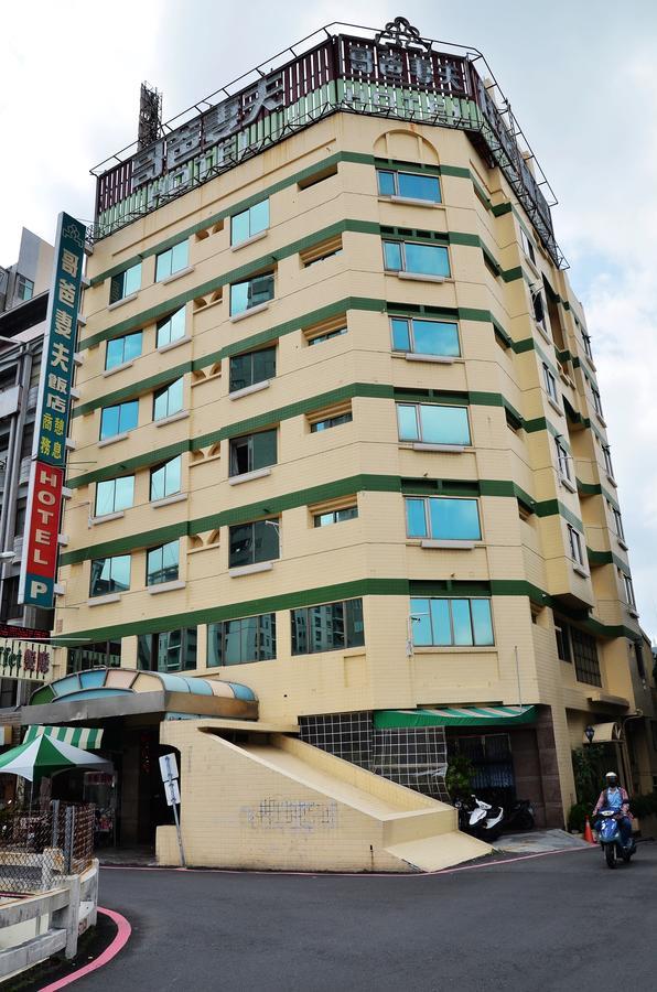 Family Hotel - Linsen Tainan Buitenkant foto